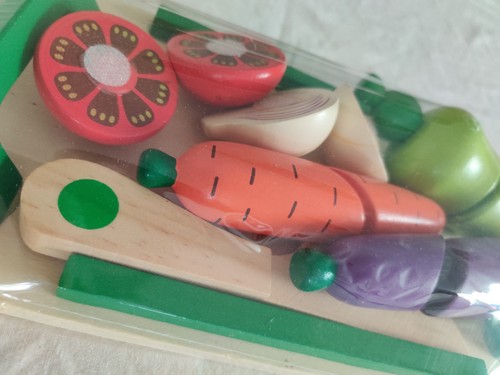 Wooden play food cutting set - play,