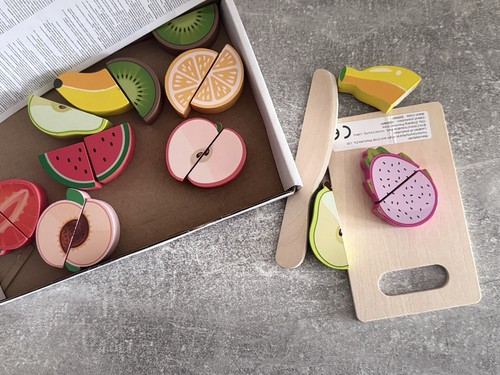 Classic world cutting fruit - cutting,